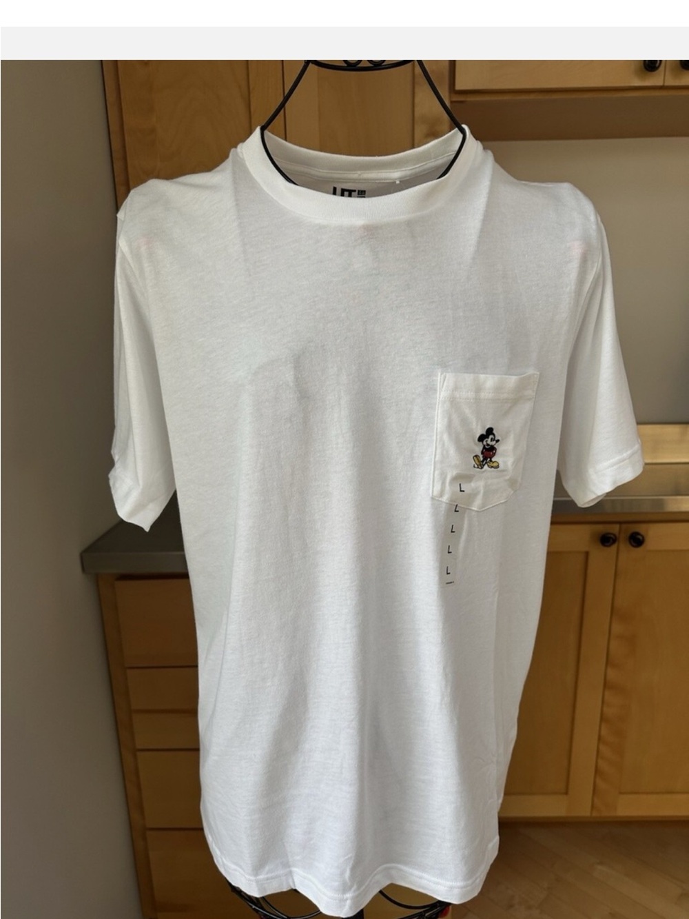 Uniqlo White Short Sleeve Pocket Tee with Mickey Embroidery Small!